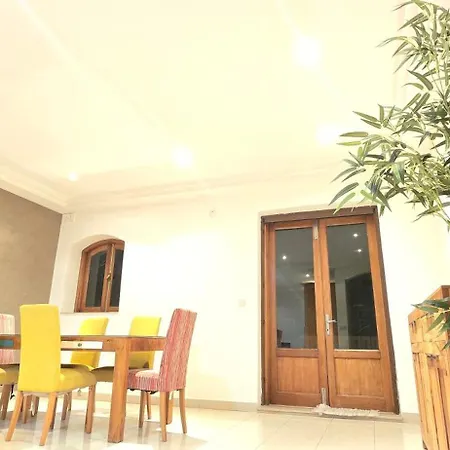 The Two Palms Apartment *